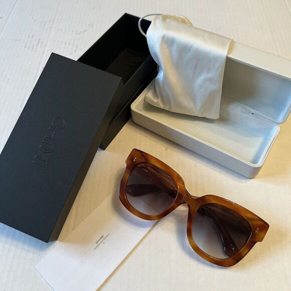 Chimi 08.2 / Veronica Beard Havana Sunglasses NWT/ Great gift main image 8